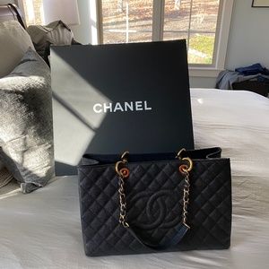 Caviar Quilted XL Grand Shopping Tote GST Black